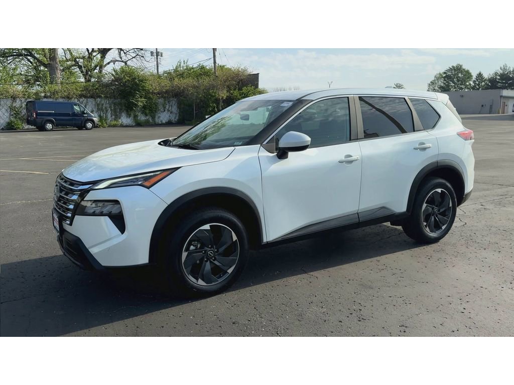 Used 2025 Nissan Rogue SV AWD/4WD image 4