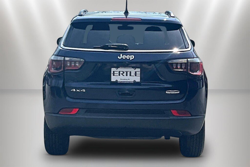 Used 2020 Jeep Compass Latitude w/ Cold Weather Group AWD/4WD image 6