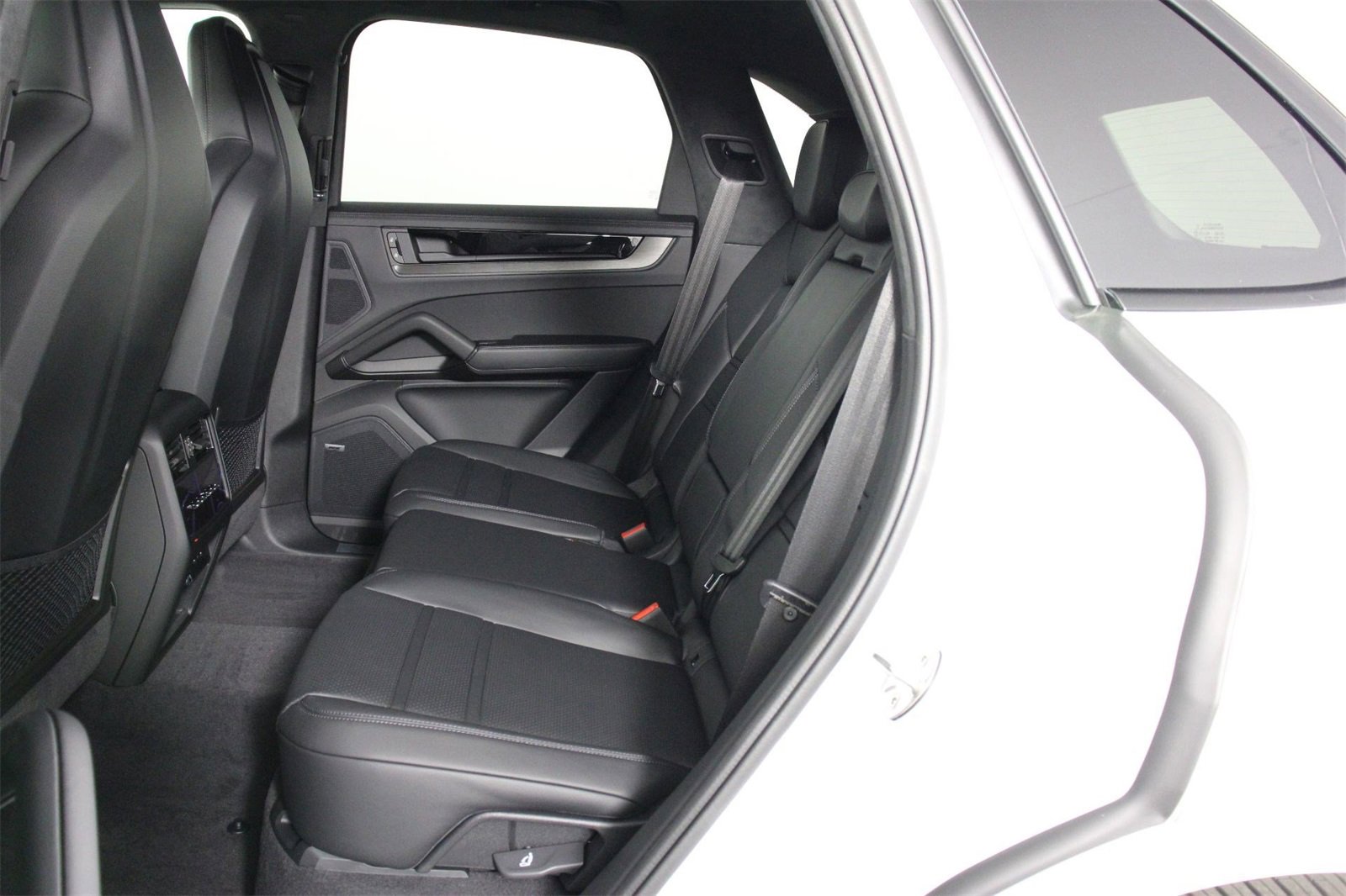 New 2026 Porsche Cayenne GTS image 18