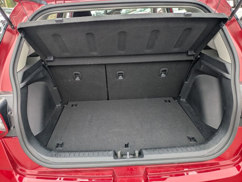 Used 2025 Hyundai Venue SEL FWD image 28