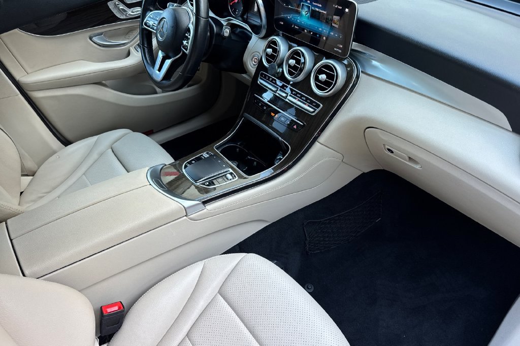 Used 2020 Mercedes-Benz GLC 300 4MATIC image 15