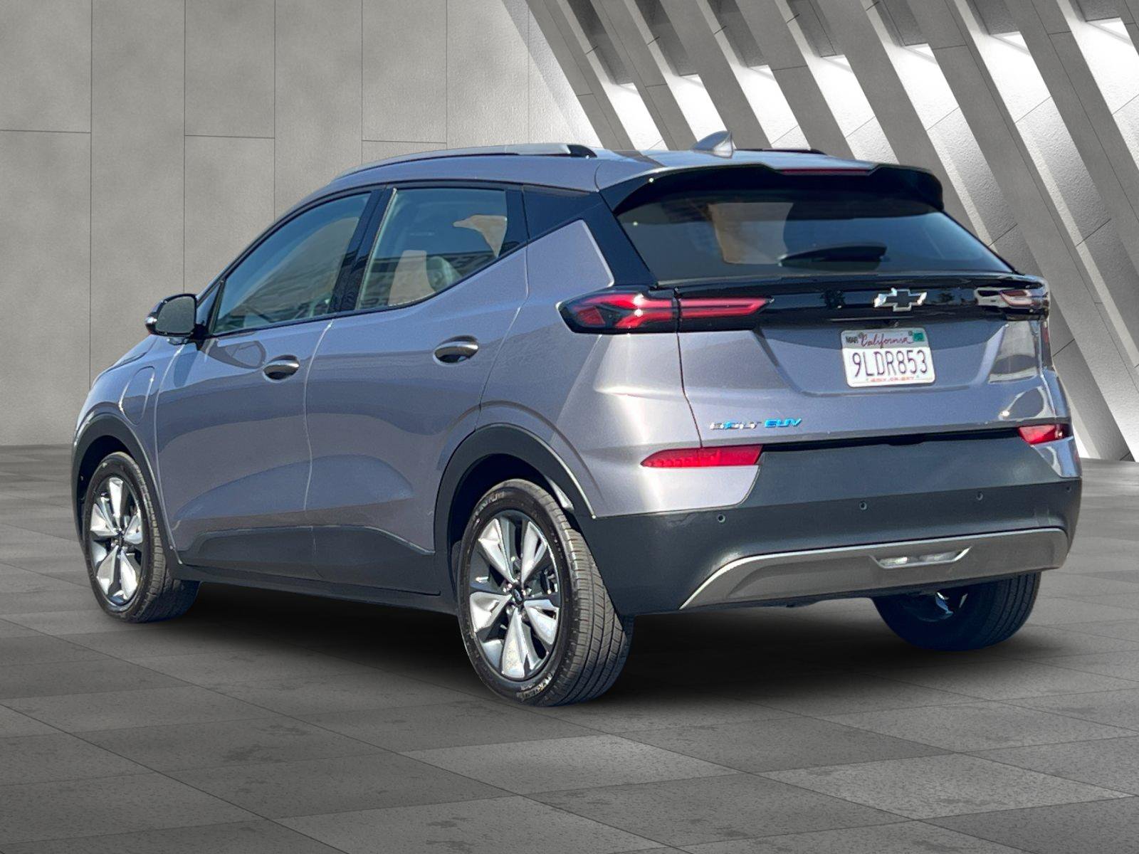 Used 2023 Chevrolet Bolt EUV LT w/ Convenience Package FWD image 6