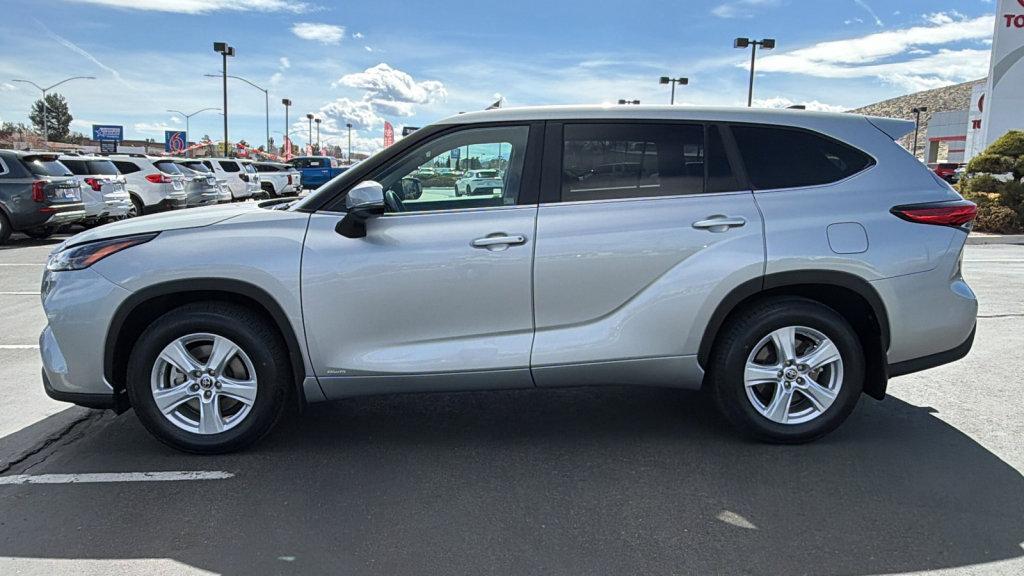 Used 2023 Toyota Highlander LE image 6