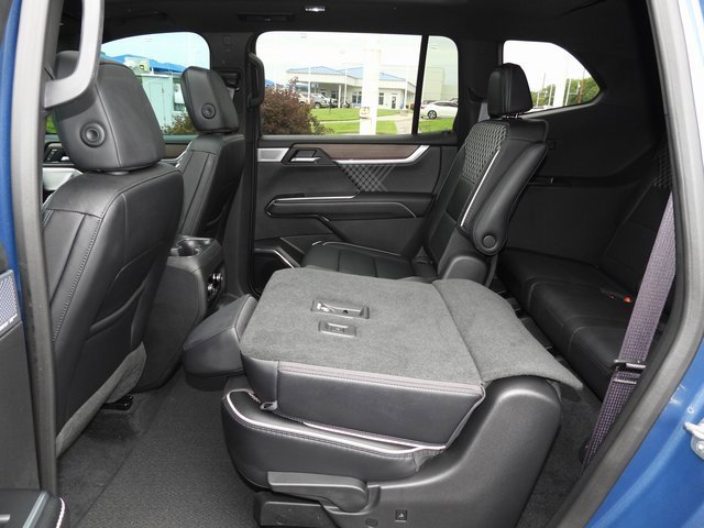 Used 2025 GMC Acadia Denali w/ Super Cruise Package image 52