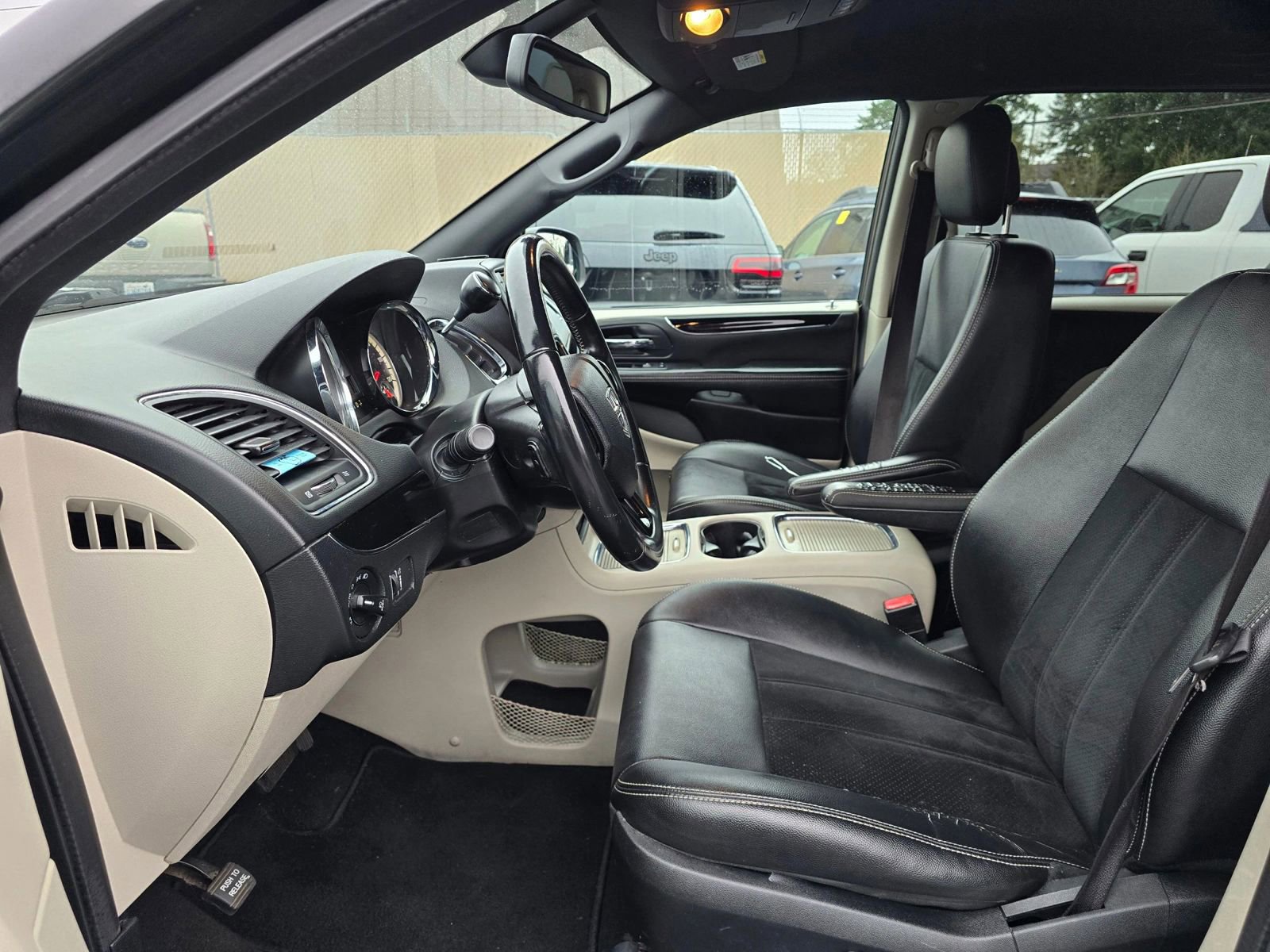Used 2018 Dodge Grand Caravan SXT FWD image 20