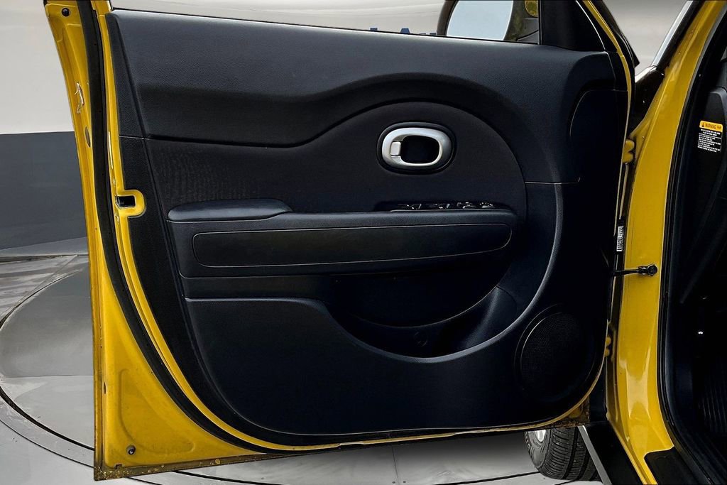 Used 2015 Kia Soul + FWD image 16