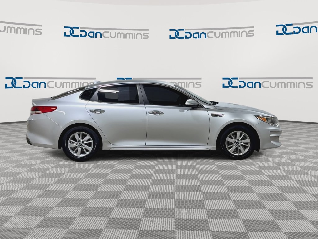 Used 2017 Kia Optima LX FWD image 9