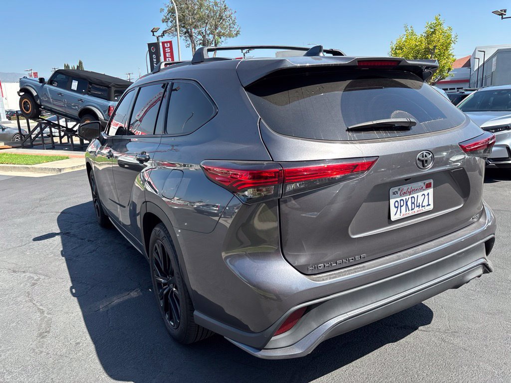 Used 2021 Toyota Highlander XSE FWD image 6