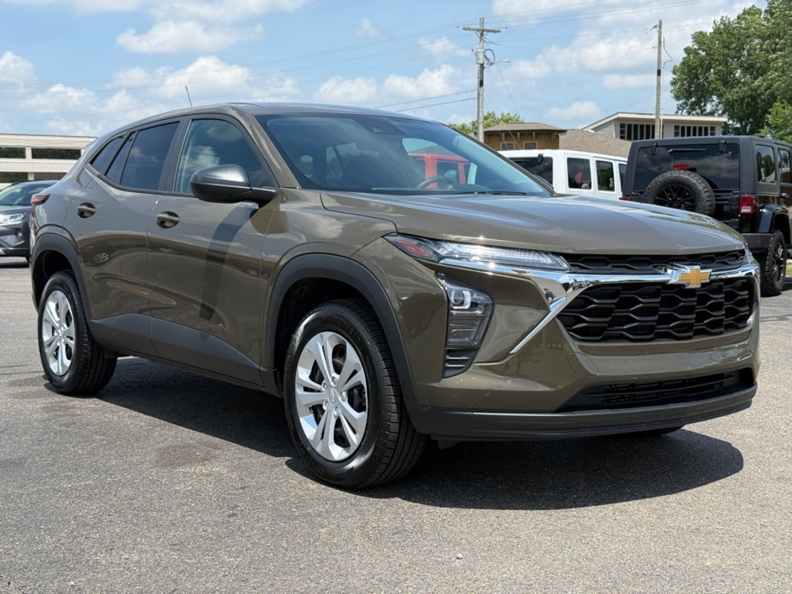 Used 2024 Chevrolet Trax LS FWD image 2