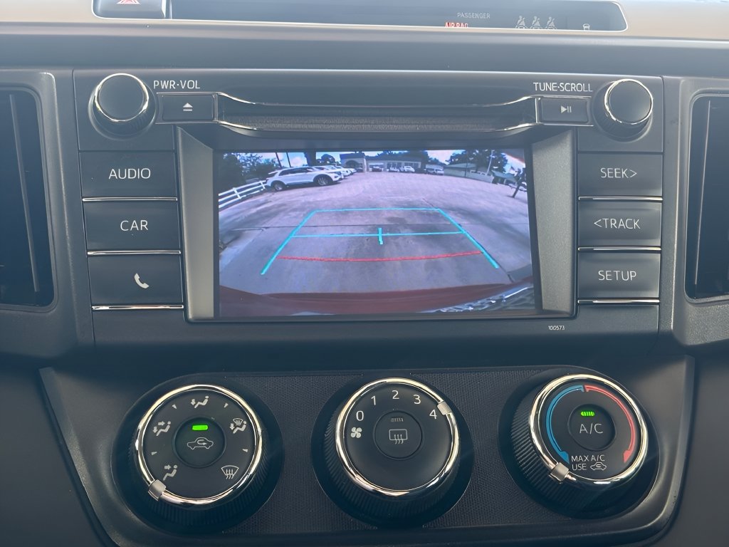 Used 2018 Toyota RAV4 LE FWD image 15