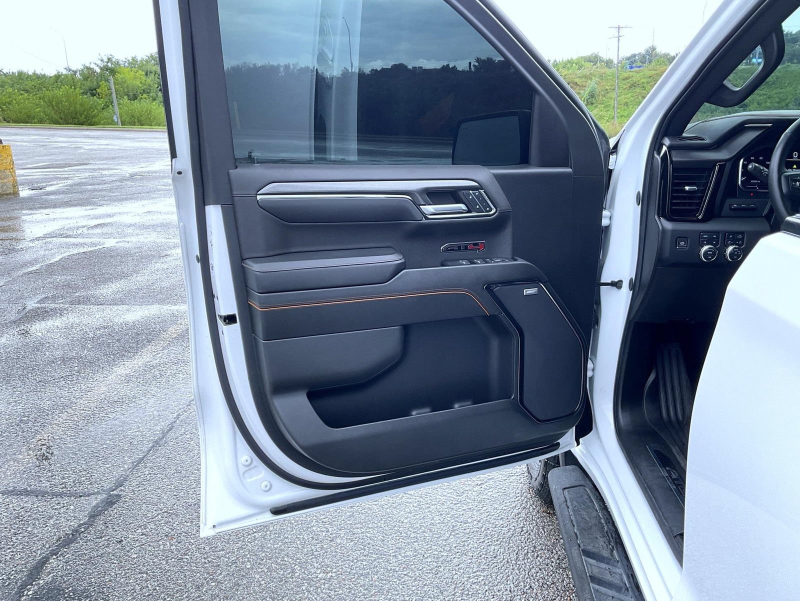 Certified 2024 GMC Sierra 1500 AT4 w/ Technology Package AWD/4WD image 11