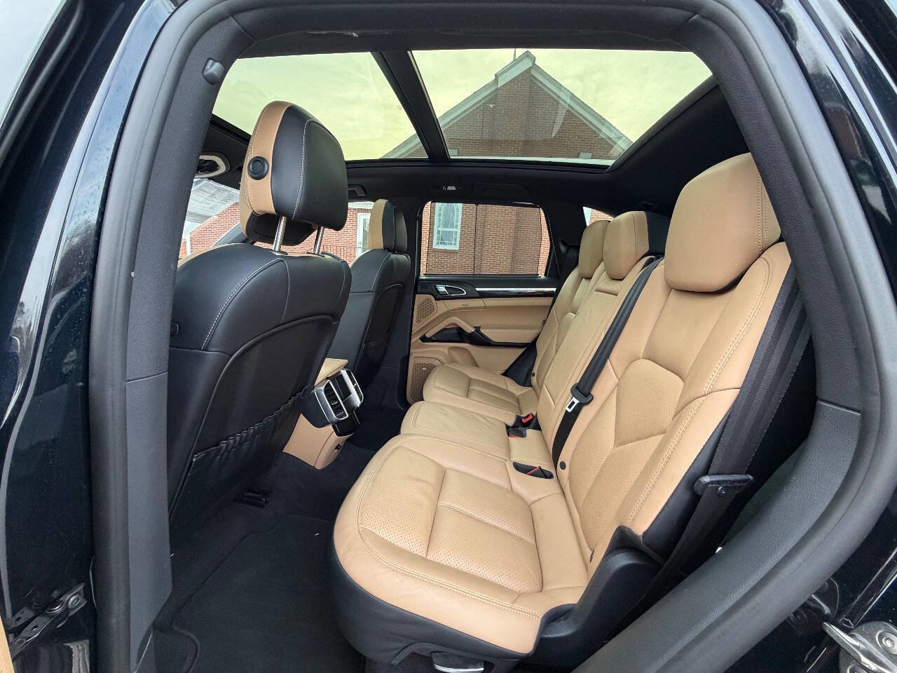 Used 2016 Porsche Cayenne Base AWD 4dr SUV image 13