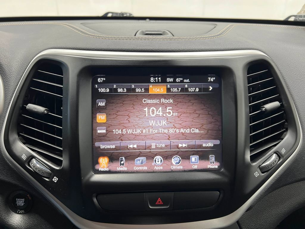 Used 2018 Jeep Cherokee Latitude Plus w/ Comfort/Convenience Group image 22