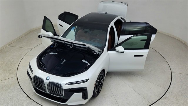 Used 2023 BMW i7 xDrive60 image 85