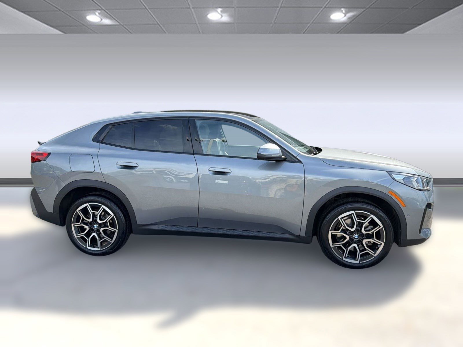 Certified 2025 BMW X2 xDrive28i image 8