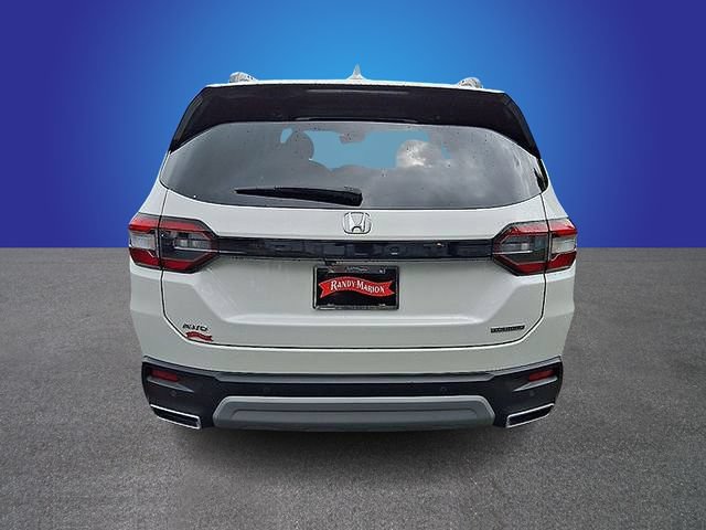 Used 2025 Honda Pilot Touring image 6