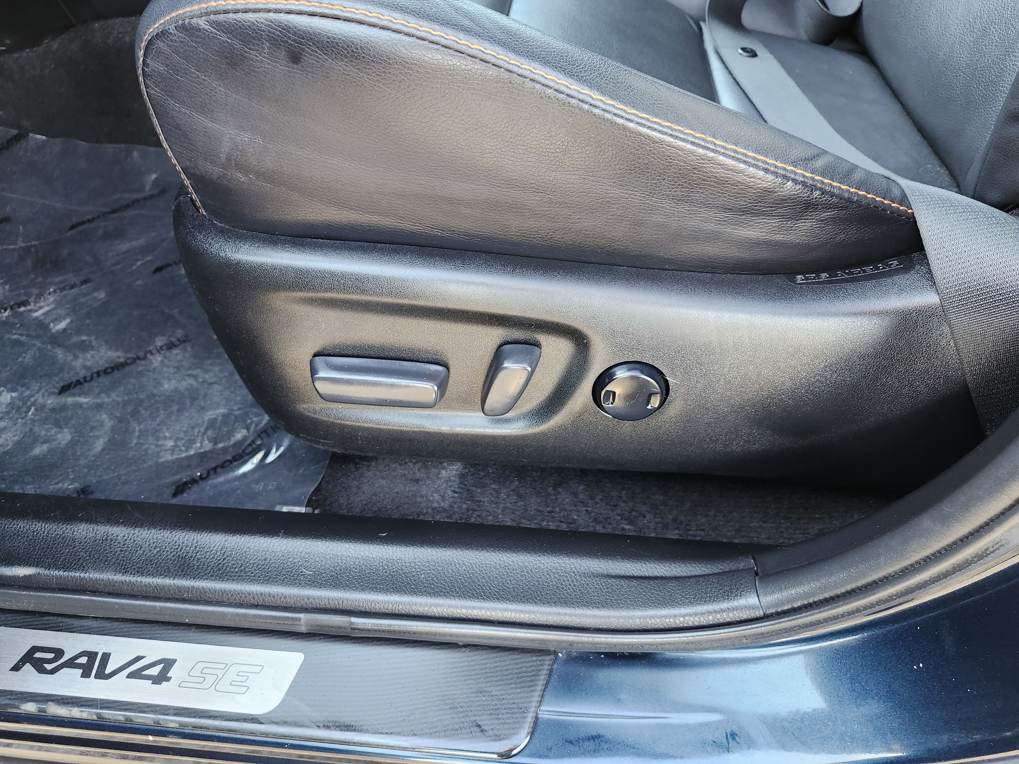 Used 2017 Toyota RAV4 SE image 26