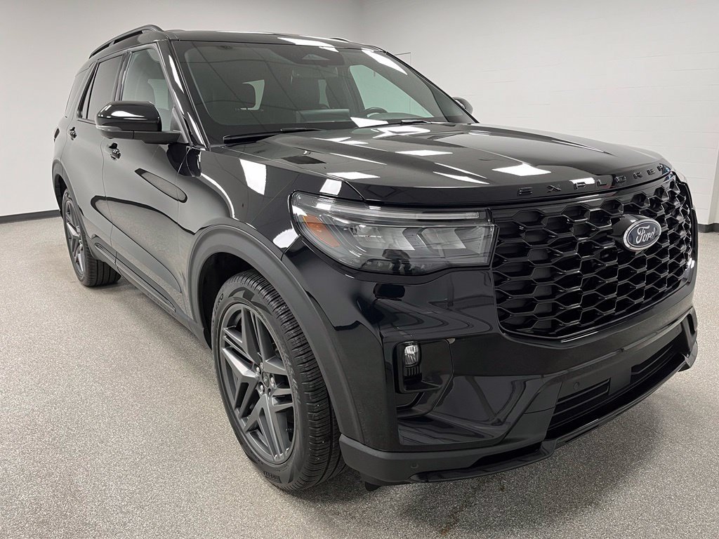 Used 2025 Ford Explorer ST AWD/4WD image 2