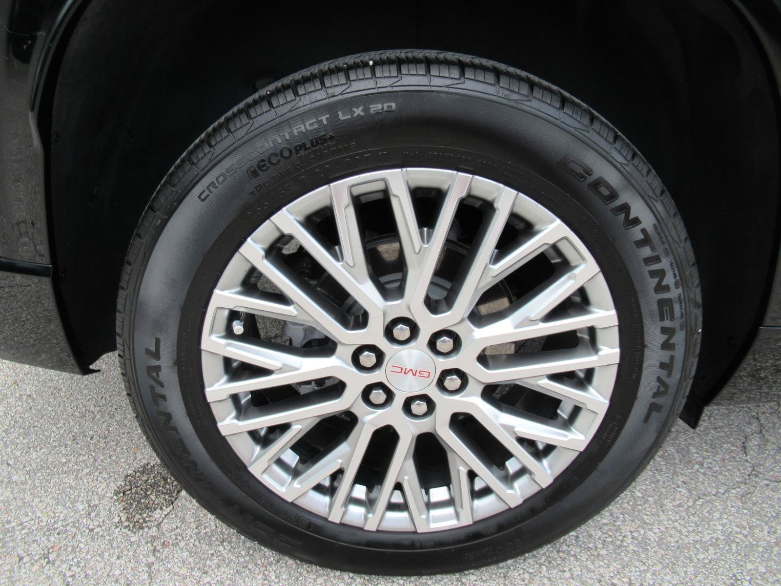 Used 2025 GMC Acadia Denali FWD image 8