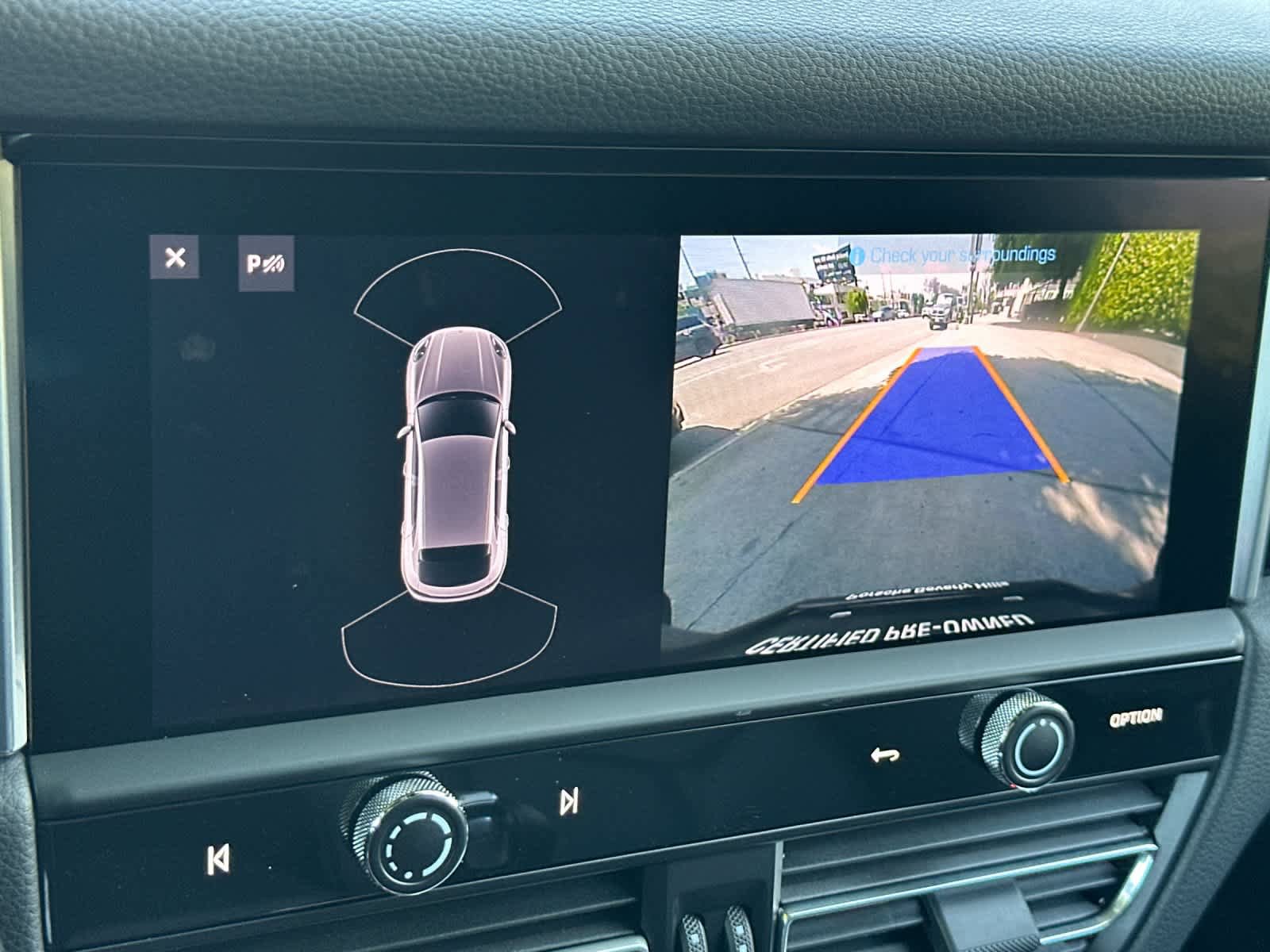 Certified 2025 Porsche Macan AWD/4WD image 22