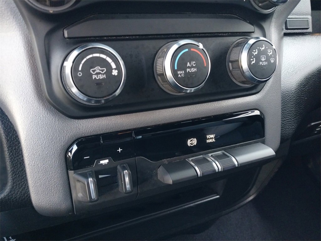 Used 2024 RAM 3500 Big Horn image 17