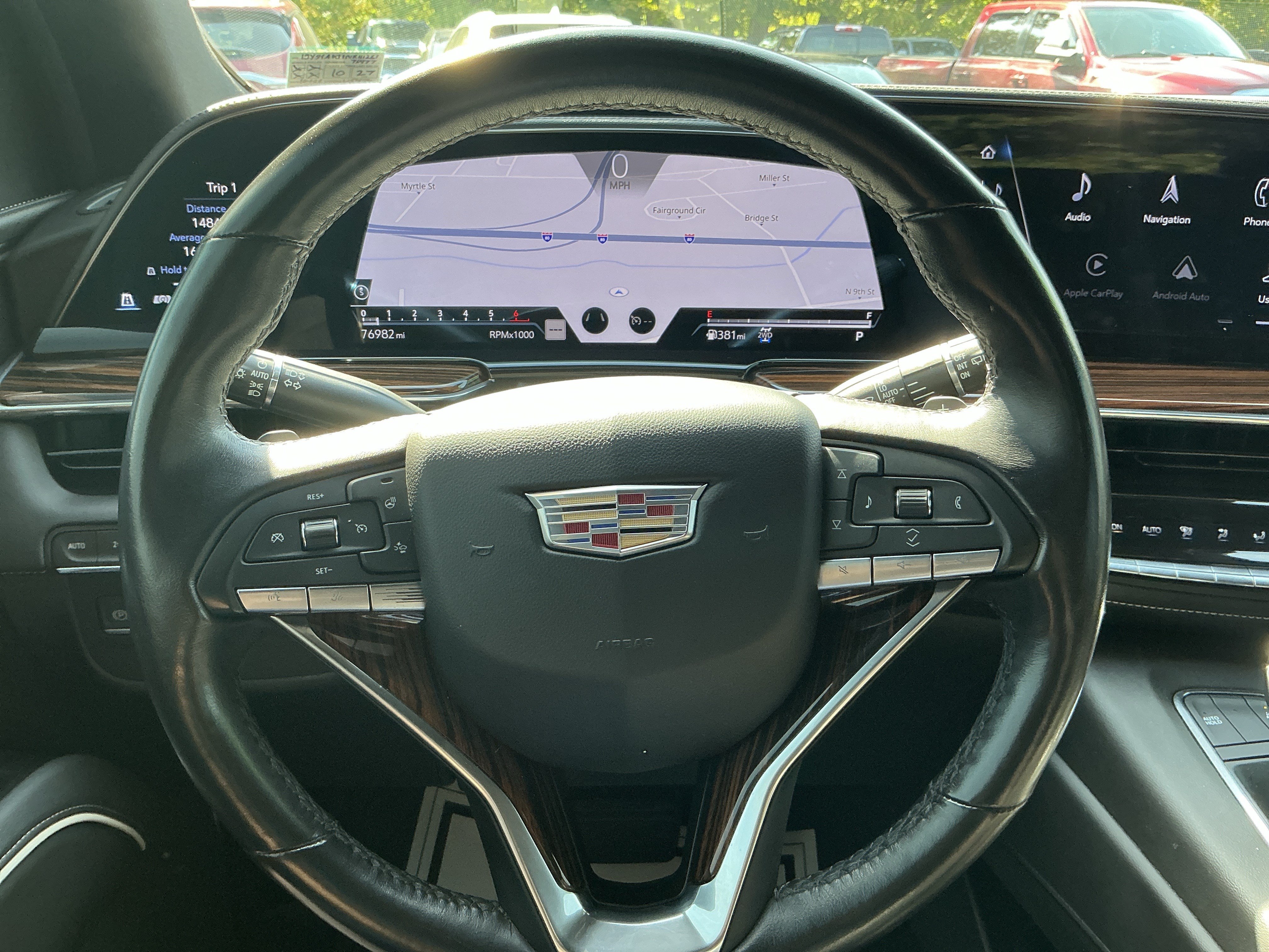 Used 2022 Cadillac Escalade Luxury AWD/4WD image 18