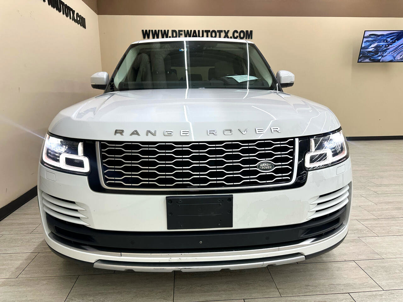 Used 2018 Land Rover Range Rover Supercharged image 2