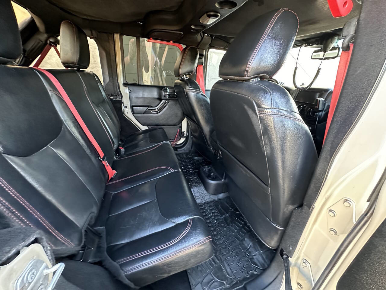 Used 2017 Jeep Wrangler Unlimited Rubicon image 19
