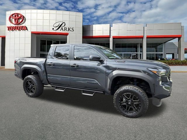 Certified 2025 Toyota Tacoma TRD Off-Road AWD/4WD image 1