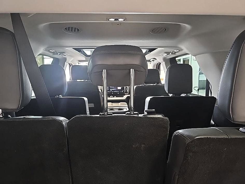 Used 2025 Ford Expedition Active image 39
