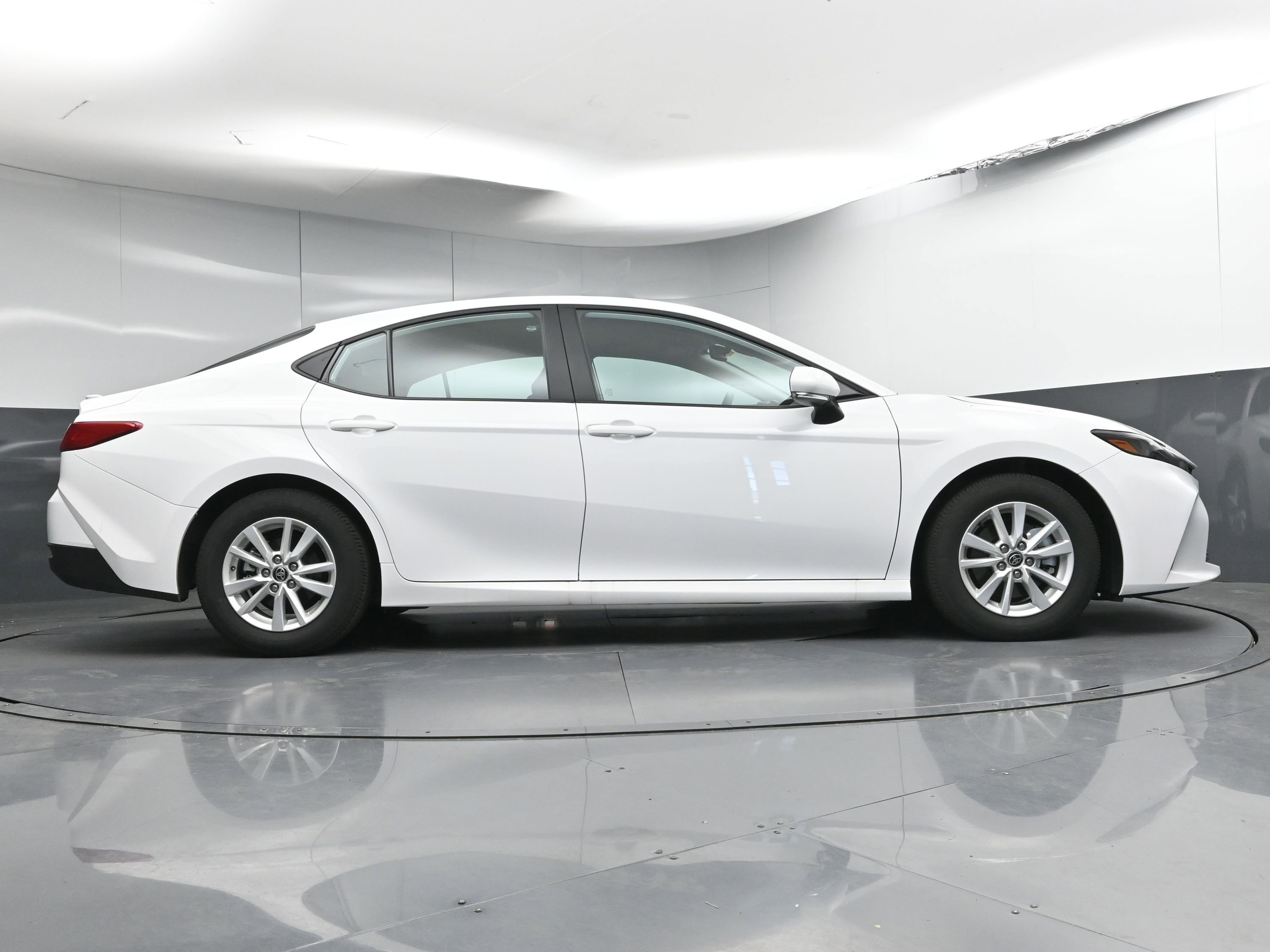 Used 2025 Toyota Camry LE w/ Convenience Package image 28