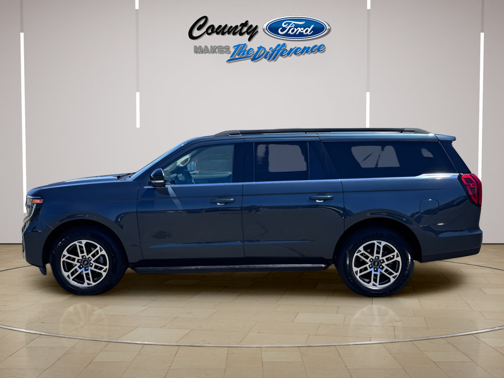 Used 2025 Ford Expedition Max Active RWD image 3