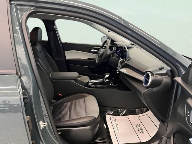 Certified 2025 Chevrolet Trax LT FWD image 10