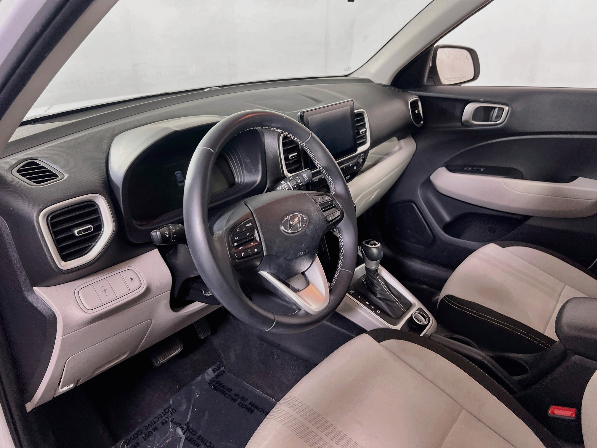 Used 2023 Hyundai Venue SEL w/ Cargo Package FWD image 9