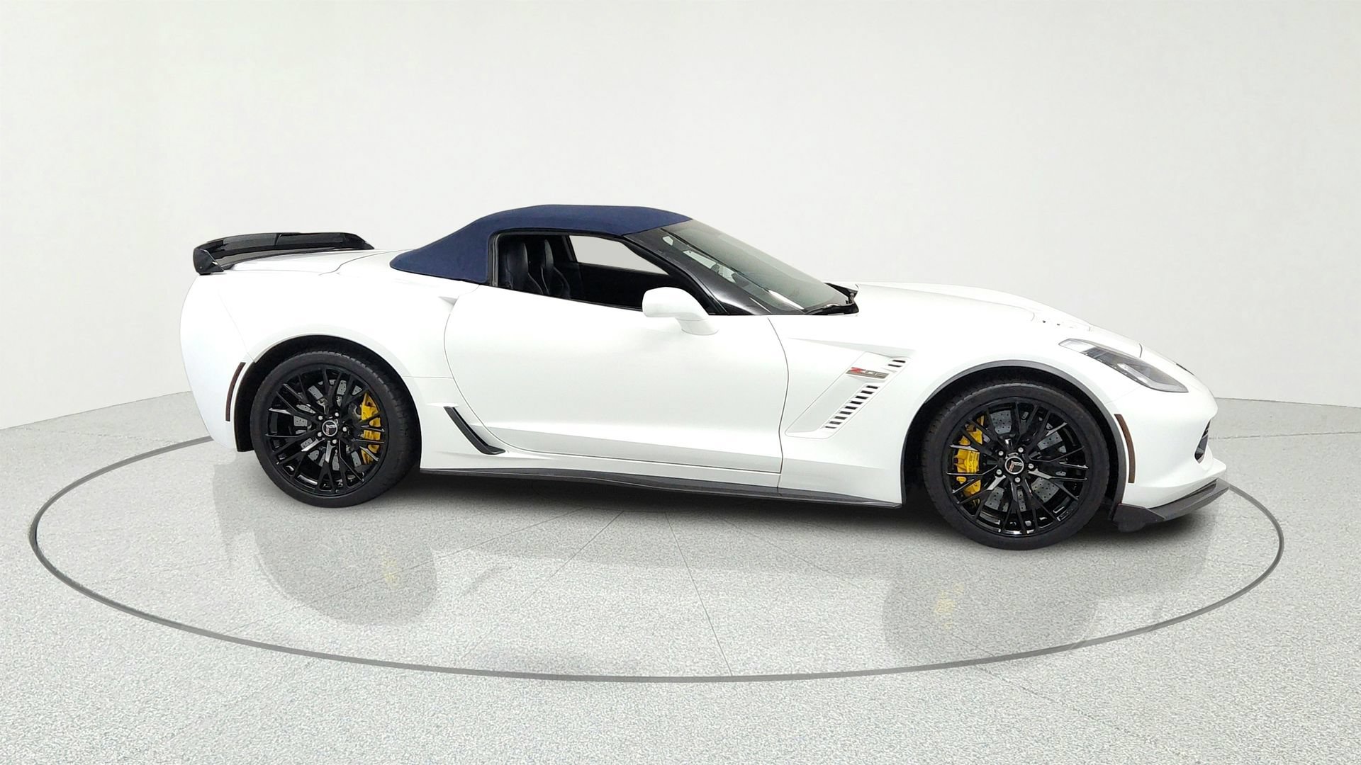 Used 2015 Chevrolet Corvette Z06 w/ 3LZ Preferred Equipment Group RWD image 6