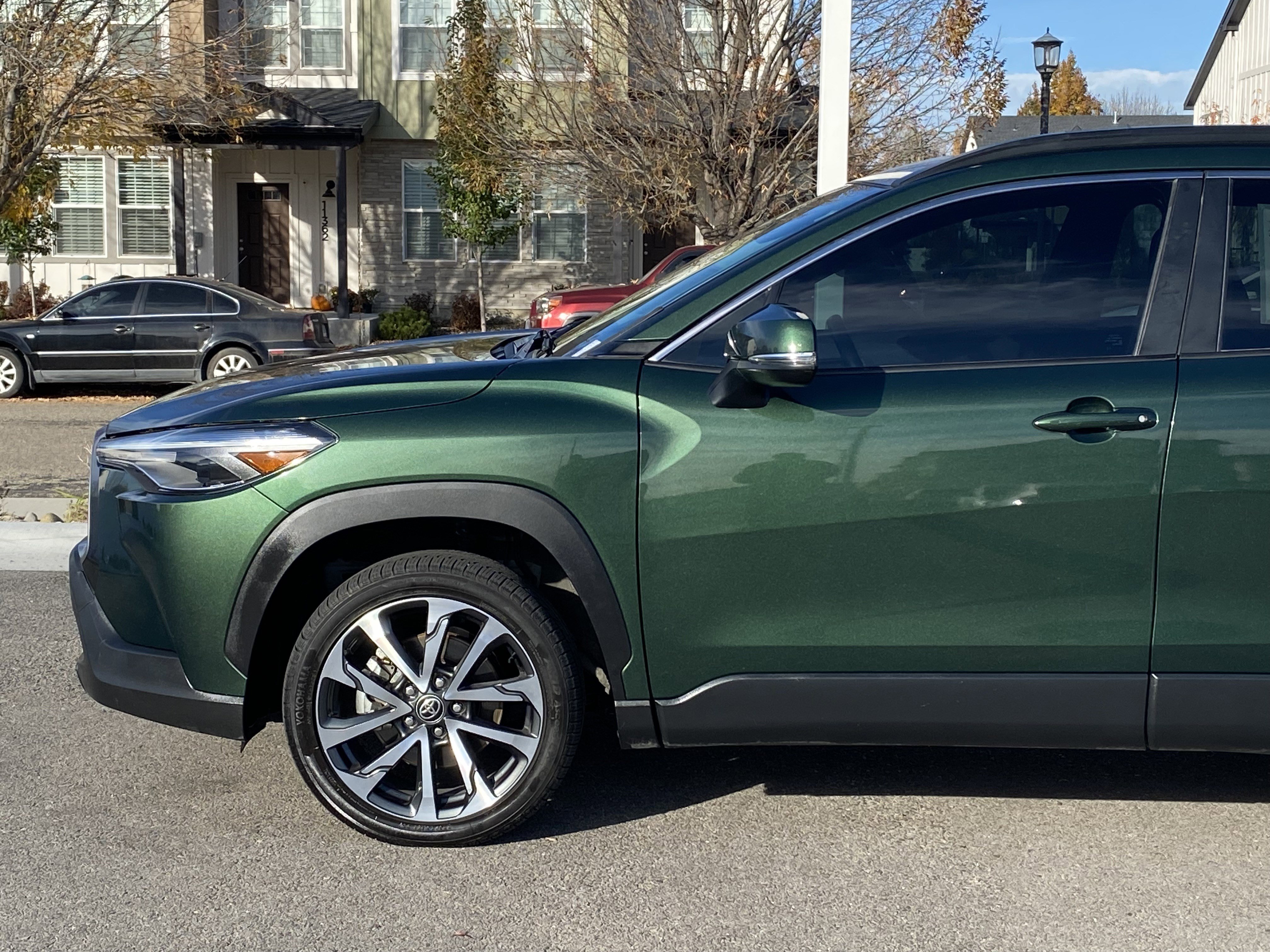 Used 2022 Toyota Corolla Cross XLE image 2