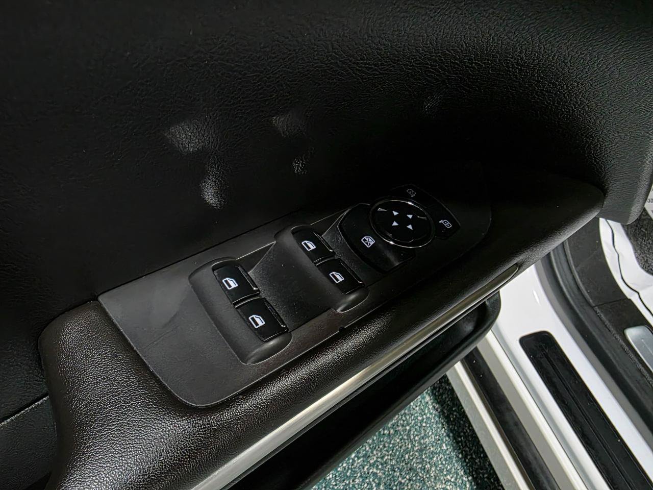 Used 2013 Lincoln MKZ FWD image 19