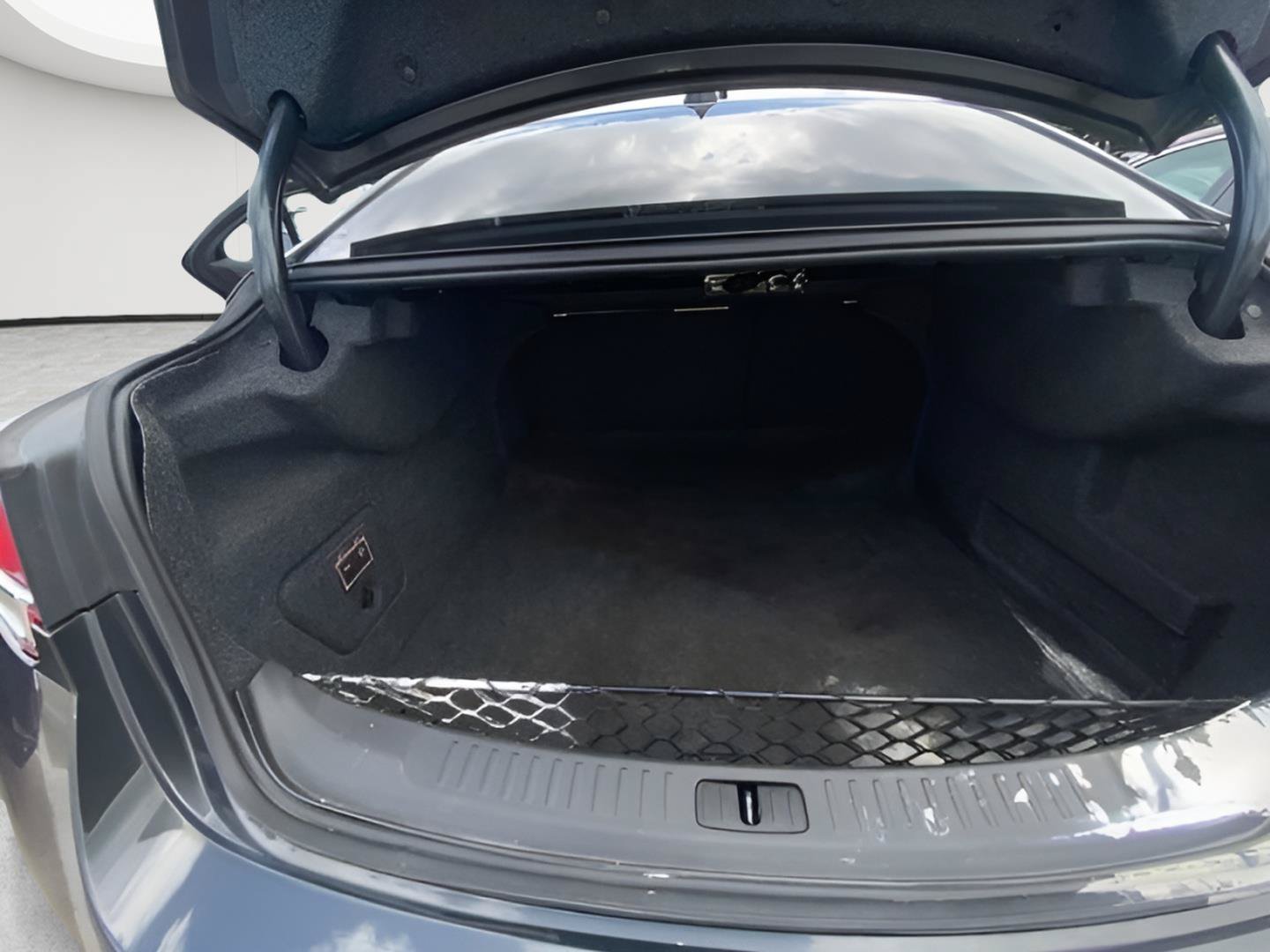 Used 2015 Chevrolet Malibu LT w/ Power Convenience Package FWD image 4