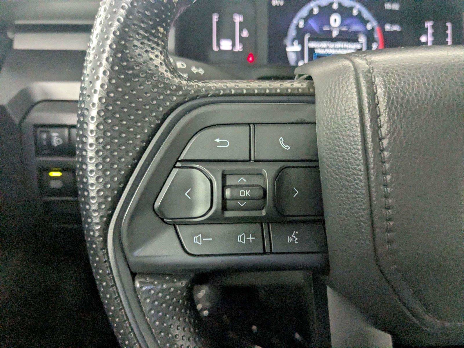 Used 2025 Toyota Tacoma SR AWD/4WD image 17