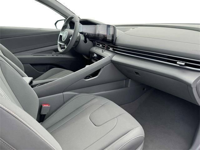 Used 2025 Hyundai Elantra SEL FWD image 17