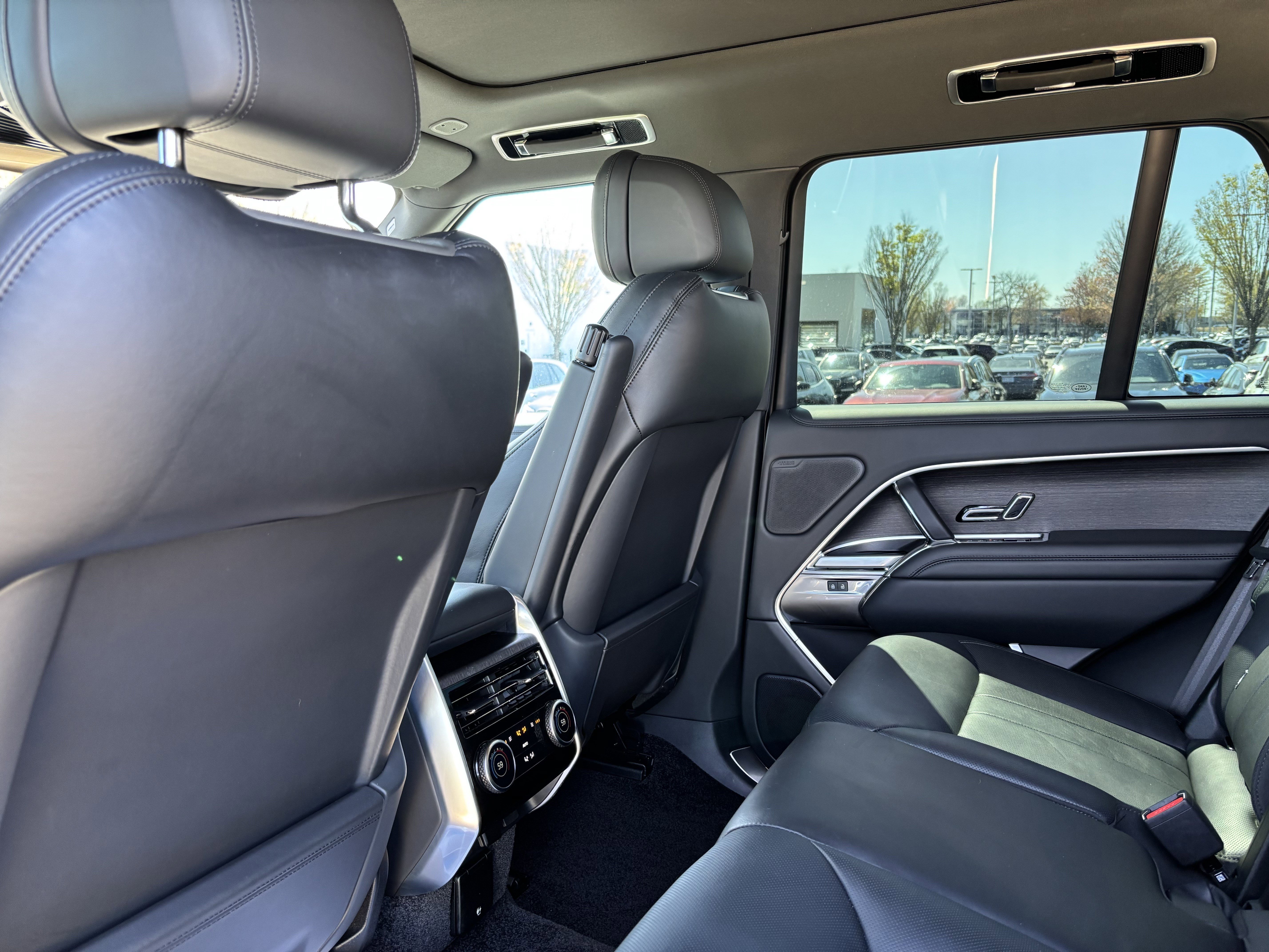 Used 2025 Land Rover Range Rover SE AWD/4WD image 32