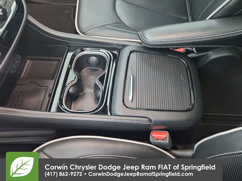 Used 2025 Chrysler Pacifica Limited FWD image 30