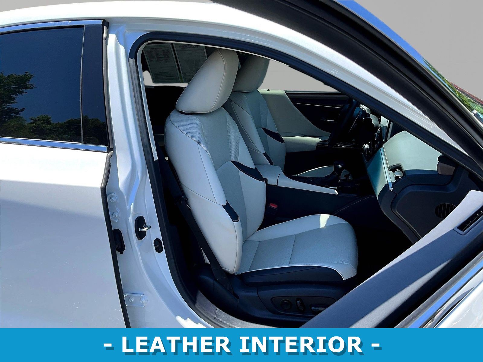 Used 2024 Lexus ES 300h w/ Premium Package FWD image 29