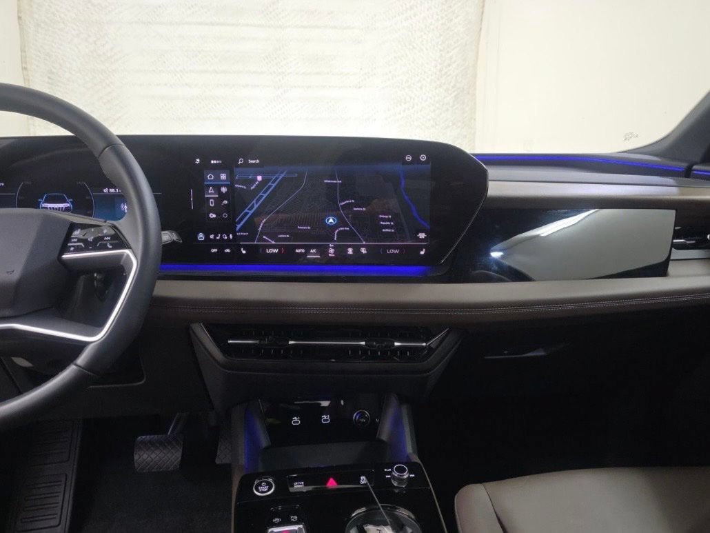 Used 2025 Audi Q6 e-tron Premium Plus w/ Premium Plus AWD/4WD image 9