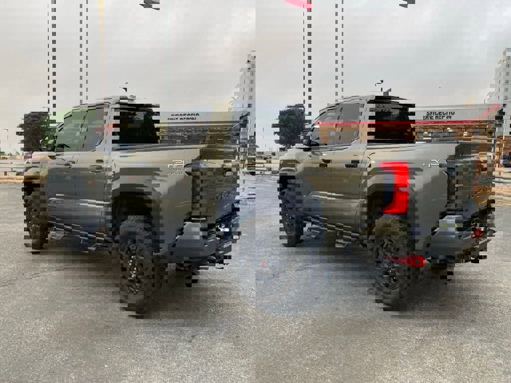 Certified 2024 Toyota Tacoma TRD Off-Road image 7