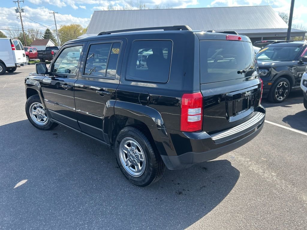 Used 2017 Jeep Patriot Sport w/ Power Value Group FWD image 5