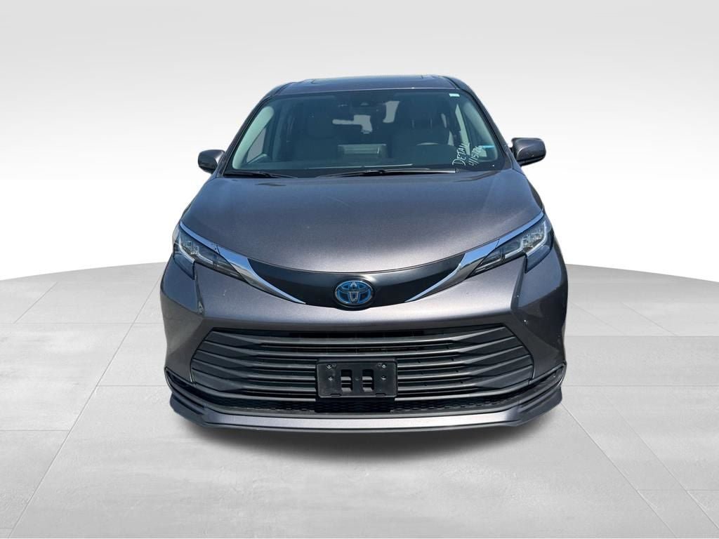 Used 2022 Toyota Sienna LE w/ LE Plus Package AWD/4WD image 5