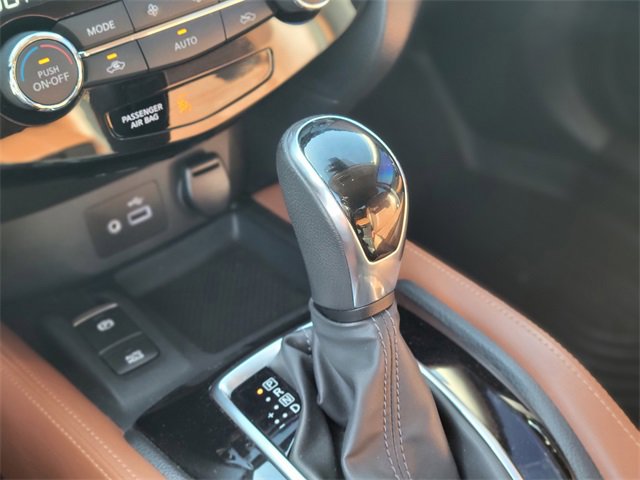 Used 2018 Nissan Rogue SL w/ Premium Package image 30