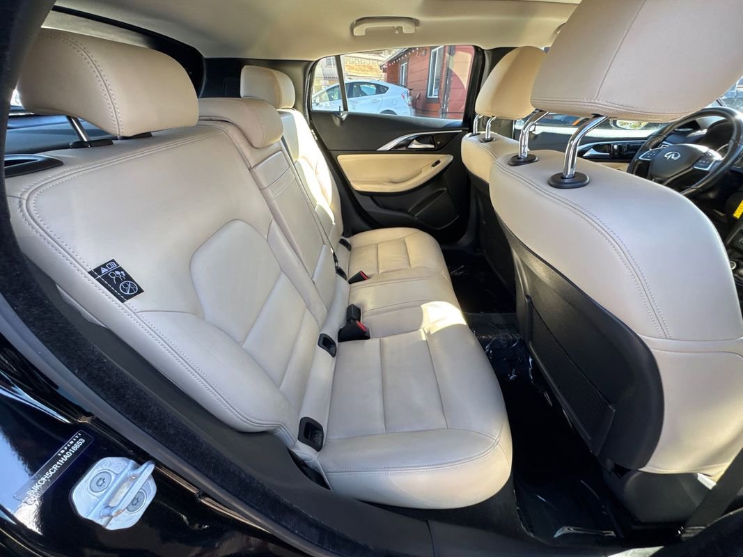 Used 2017 INFINITI QX30 Premium w/ Navigation Package image 18