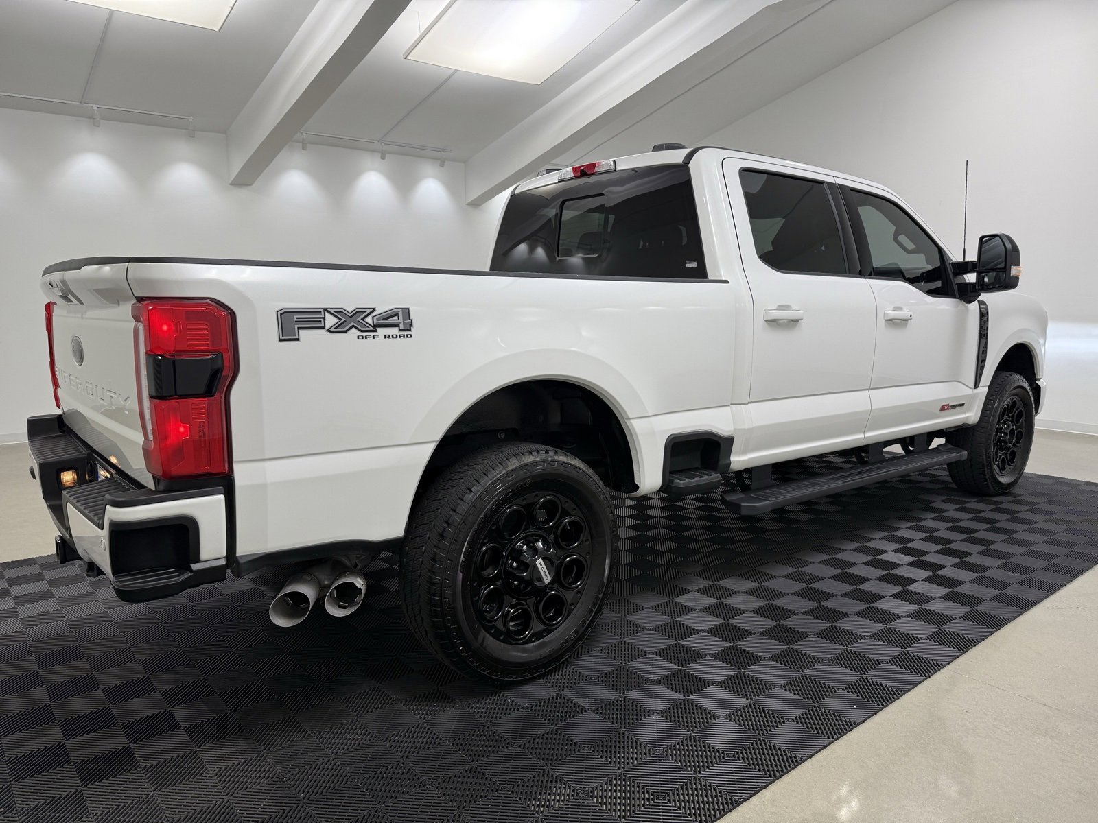 Used 2025 Ford F350 Lariat w/ Lariat Ultimate Package image 9